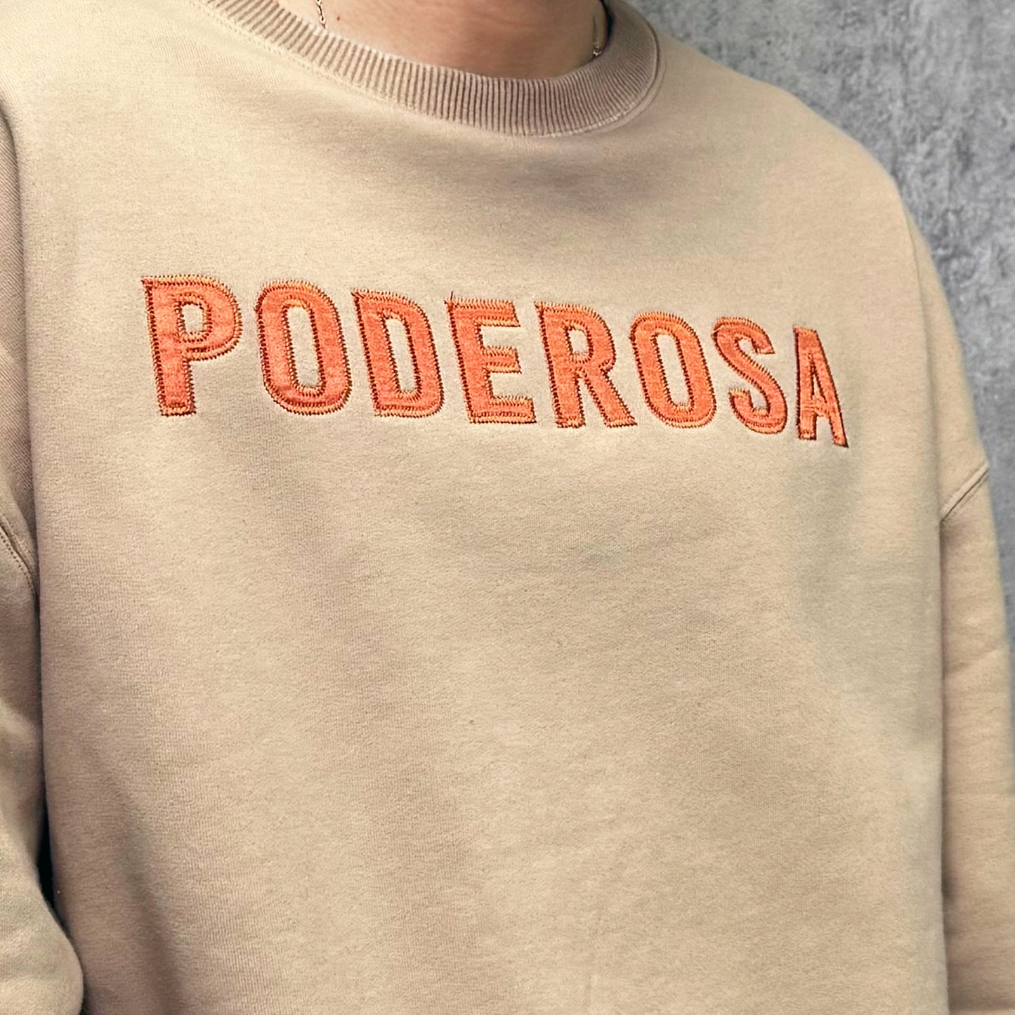 PODEROSA EMBROIDERED PATCH SWEAT SHIRT / BEIGE