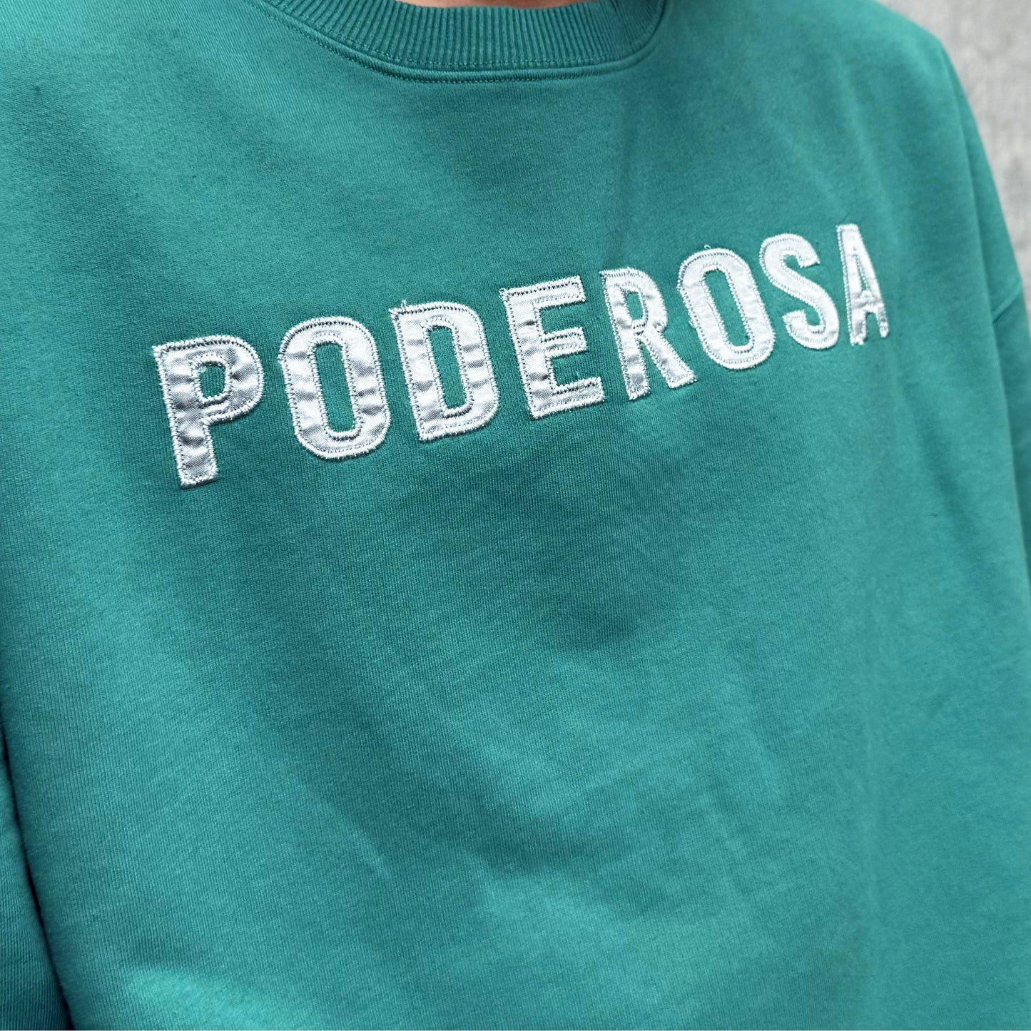 PODEROSA EMBROIDERED PATCH SWEAT SHIRT / GREEN