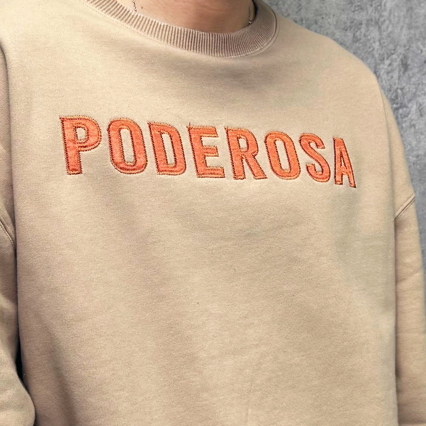 PODEROSA EMBROIDERED PATCH SWEAT SHIRT / BEIGE