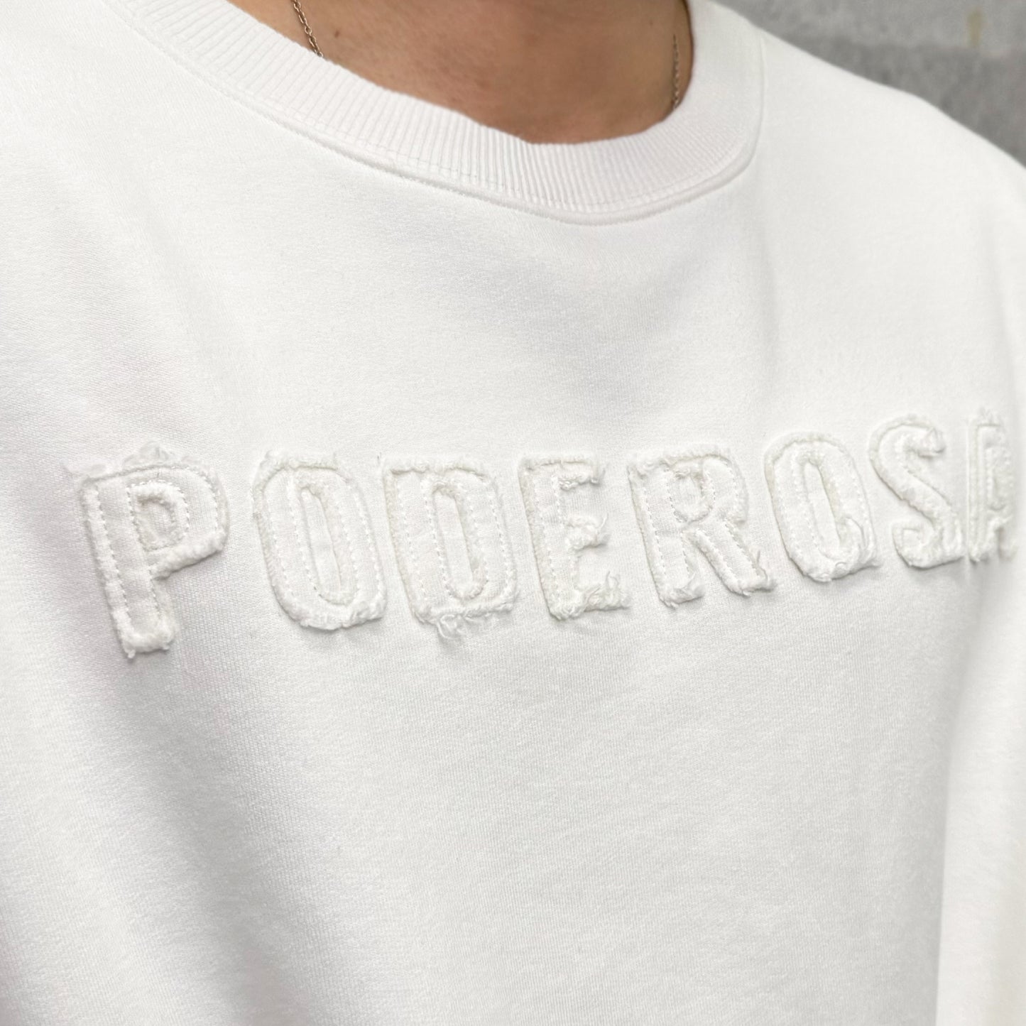 PODEROSA EMBROIDERED PATCH SWEAT SHIRT / WHITE